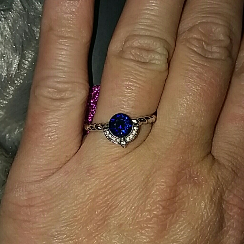 Size 8 Nor Whal ring.